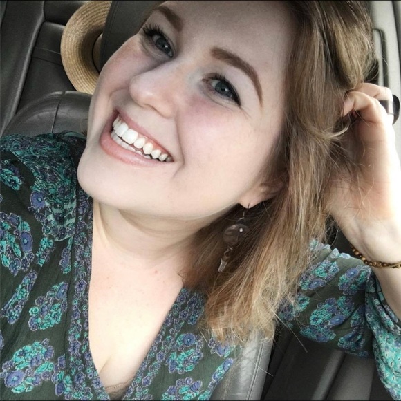 Meet the Posher, Stephanie! - Picture 1 of 3